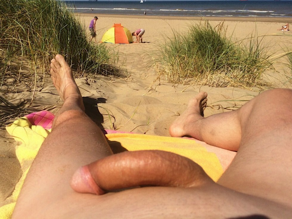 Beach CFNM Erection Girl spies