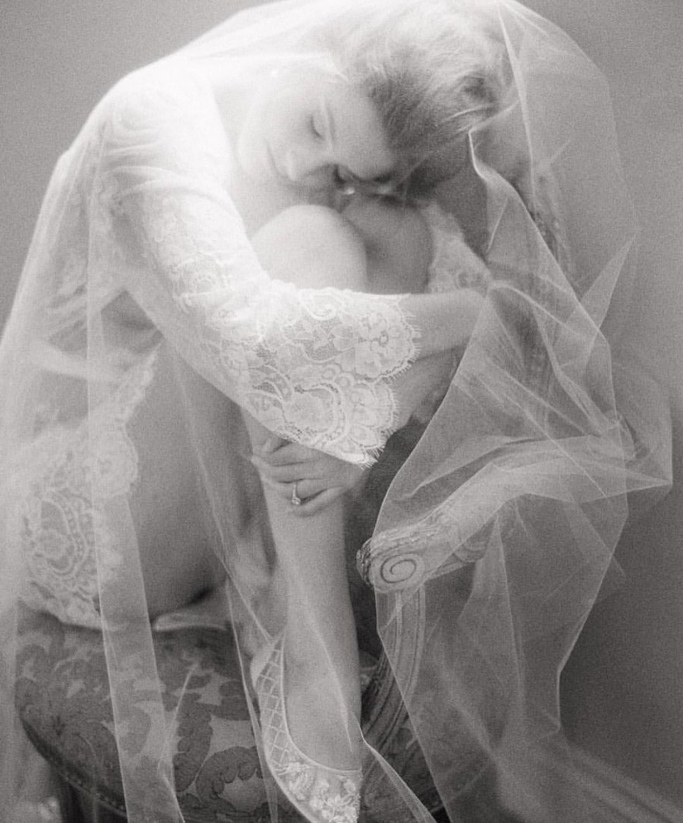 Bride in linen with a veil
