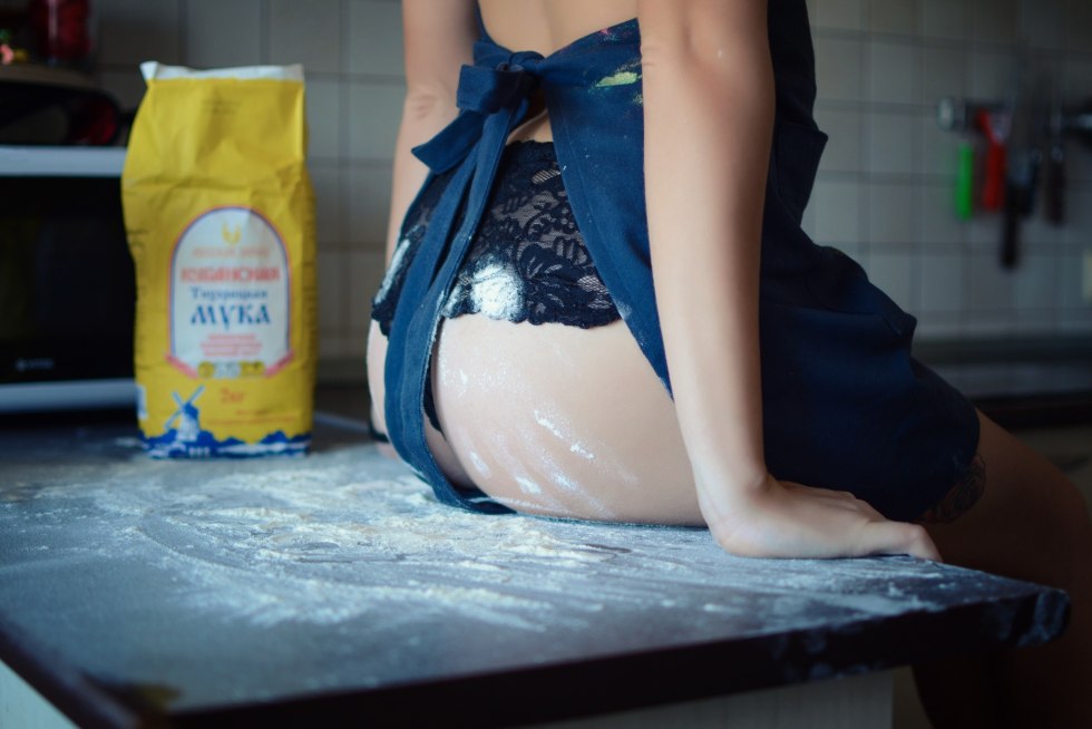 Naked women in the apron Chinese woman