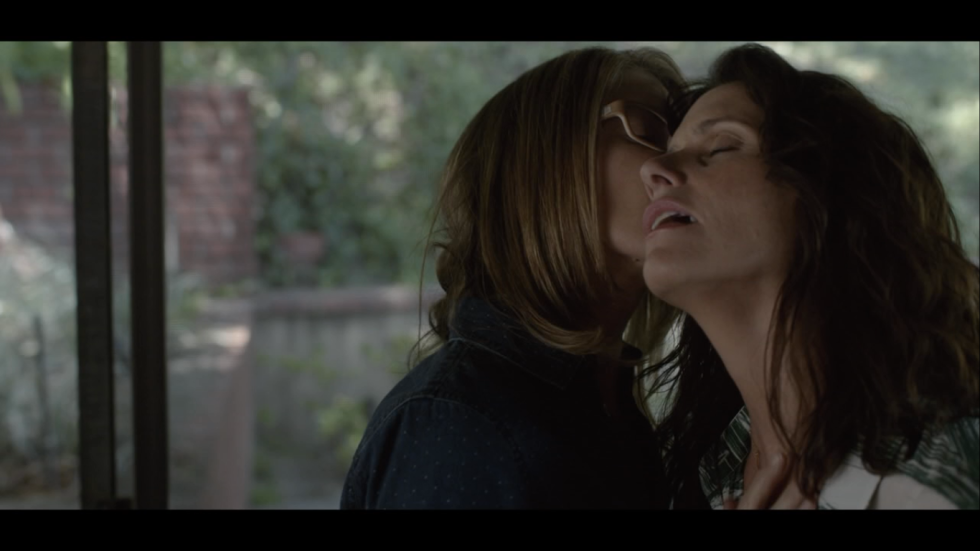 Justin Waddell Lesbian Kiss