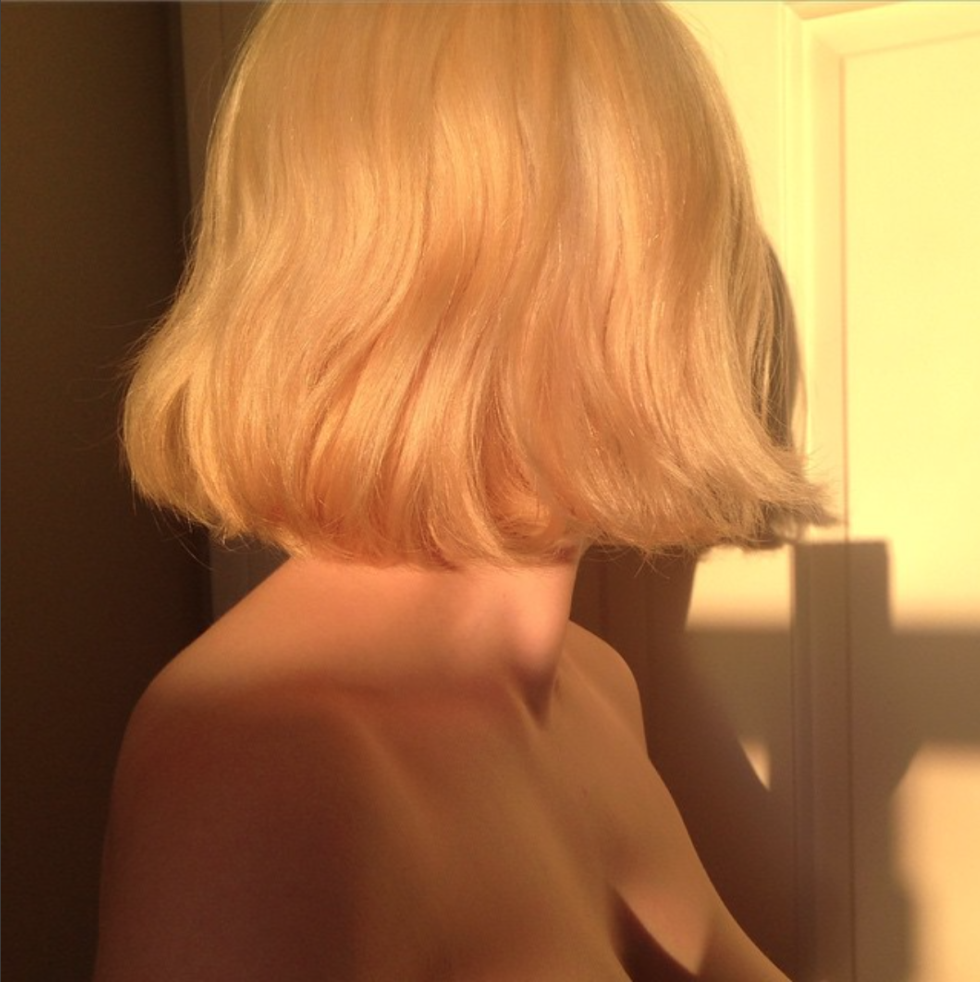 Blonde with a square aesthetics