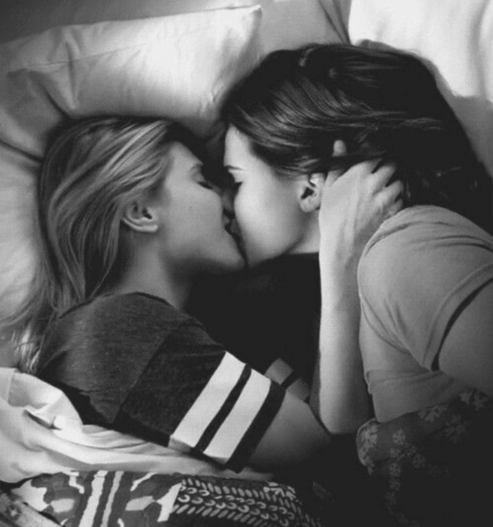 Many beautiful naked women