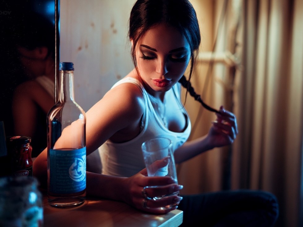 Breasts with wrinkles of an amateur hollow