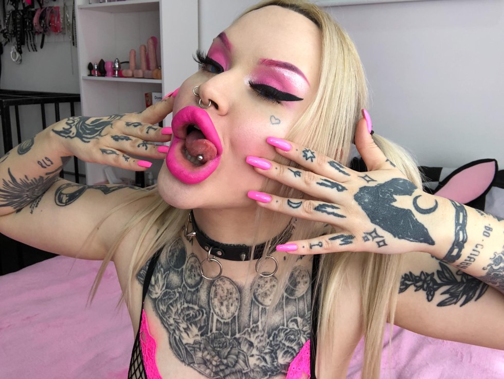 Young blonde anal in stockings