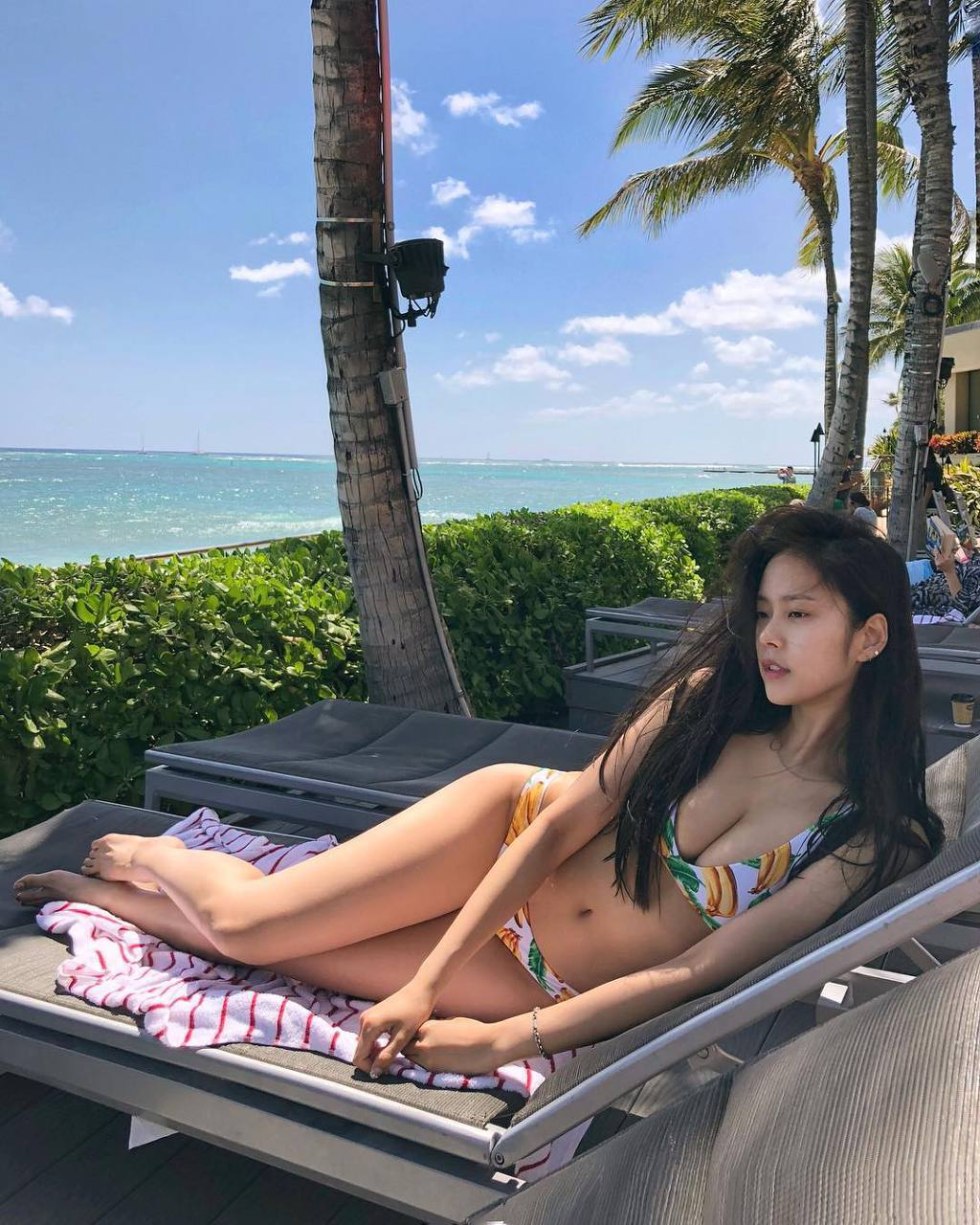 Jennie kim fake naked without panties