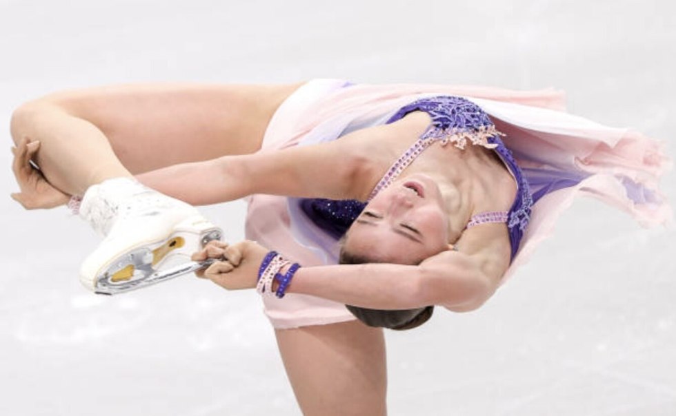 Camila Valieva skater