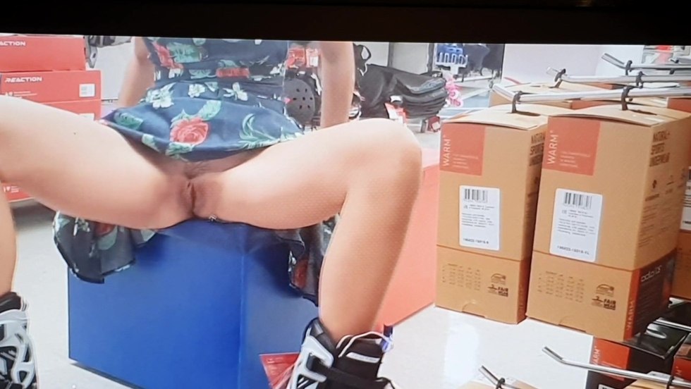 Public Pussy Flash Masturbation Sissy