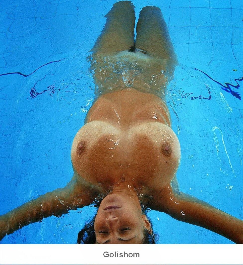 Big boobs under water