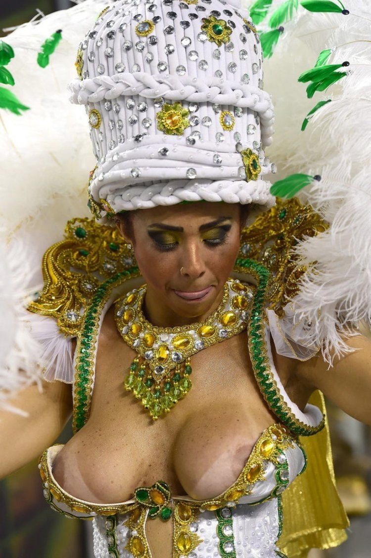 Big boobs on the carnival