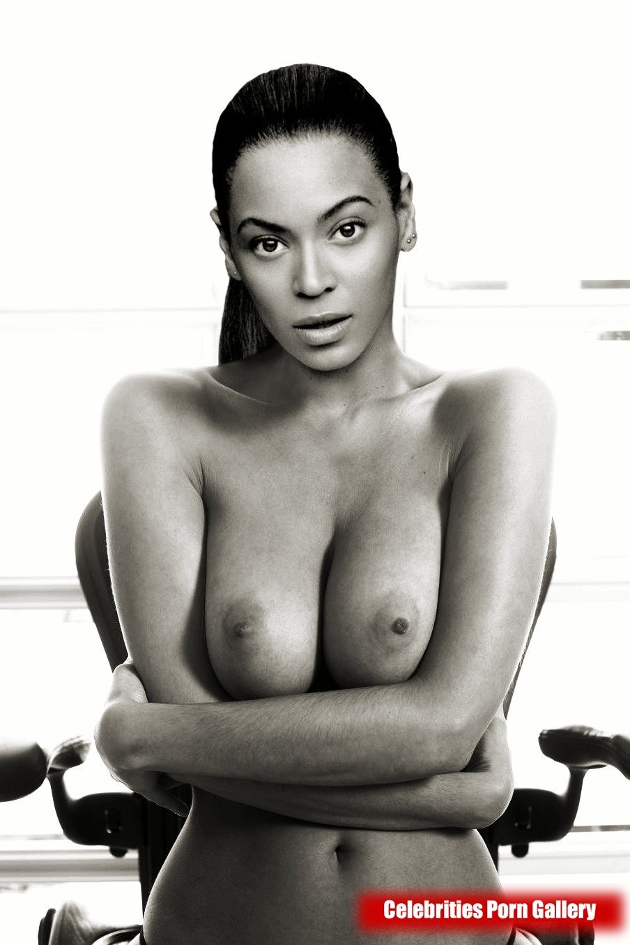 Beyoncé Noules Naked chest