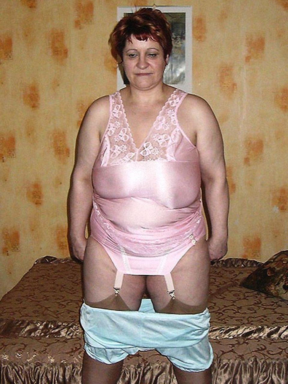 Older women in pantalons