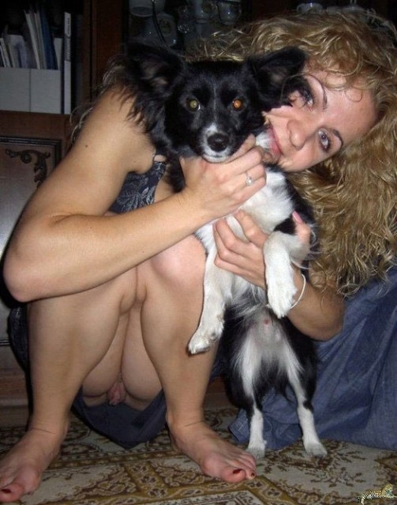 She accidentally showed a pussy