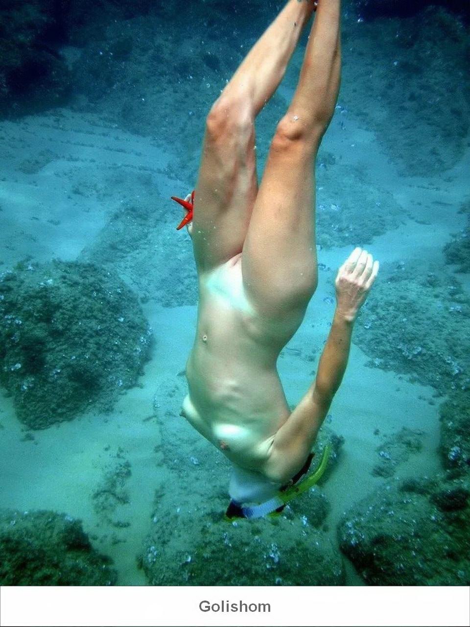 Underwater shooting nude