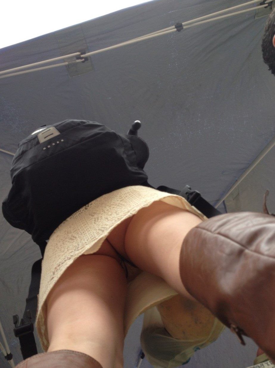 Peeping to women under skirts