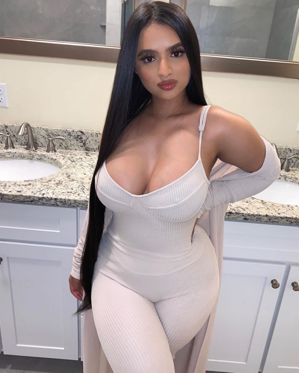 Naked busty Arab women