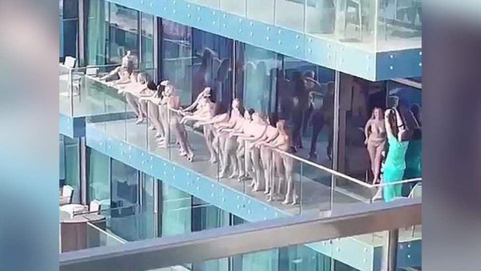 Naked photo shoot in Dubai