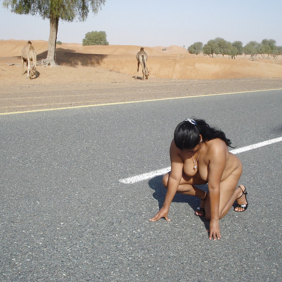 Photo shoot of naked girls in the Emirates