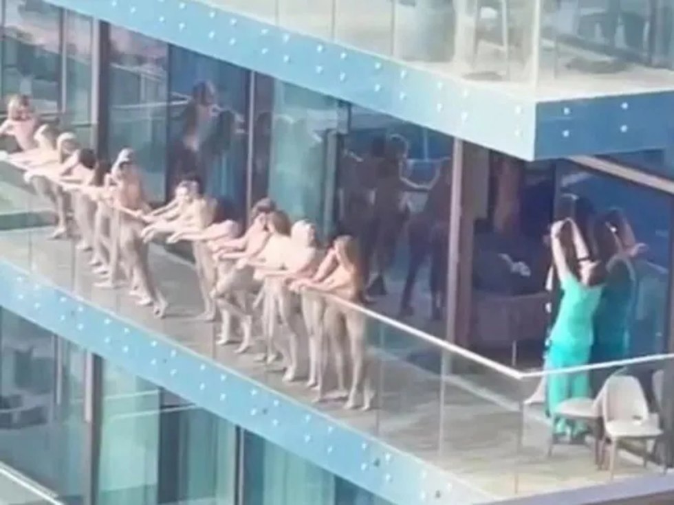 Naked photo shoot in Dubai