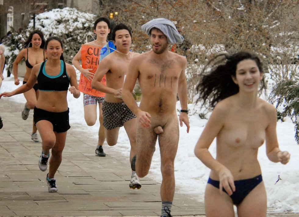 Spanish women run naked