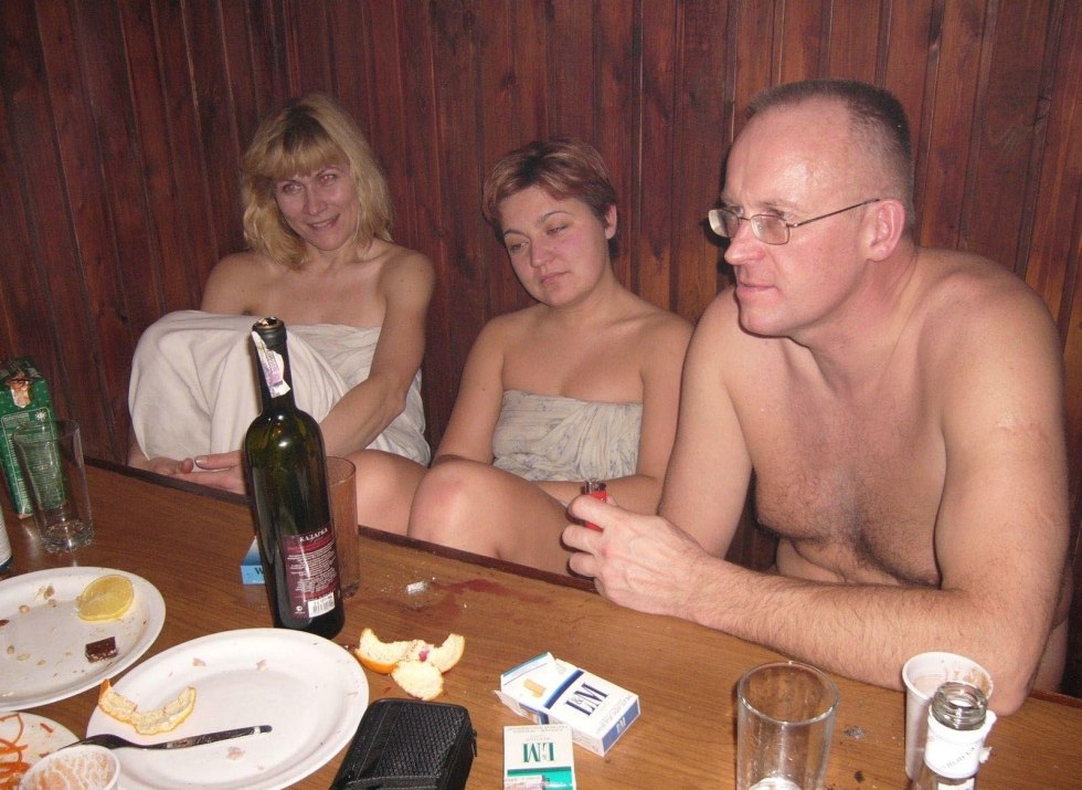 Swingers party in the bath