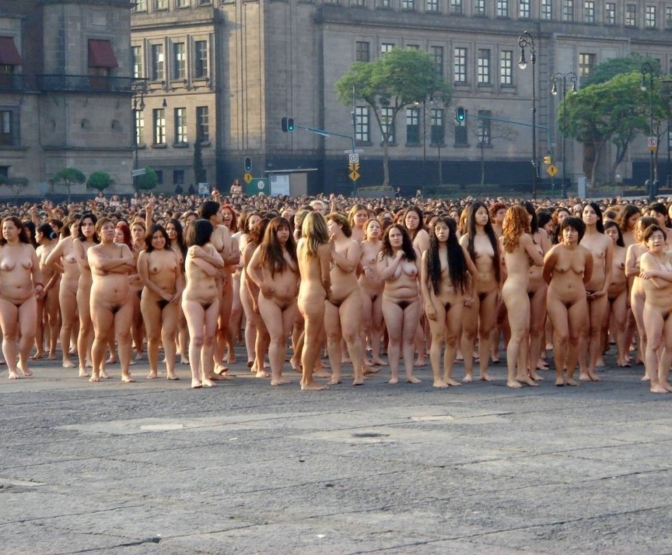 A lot of naked women