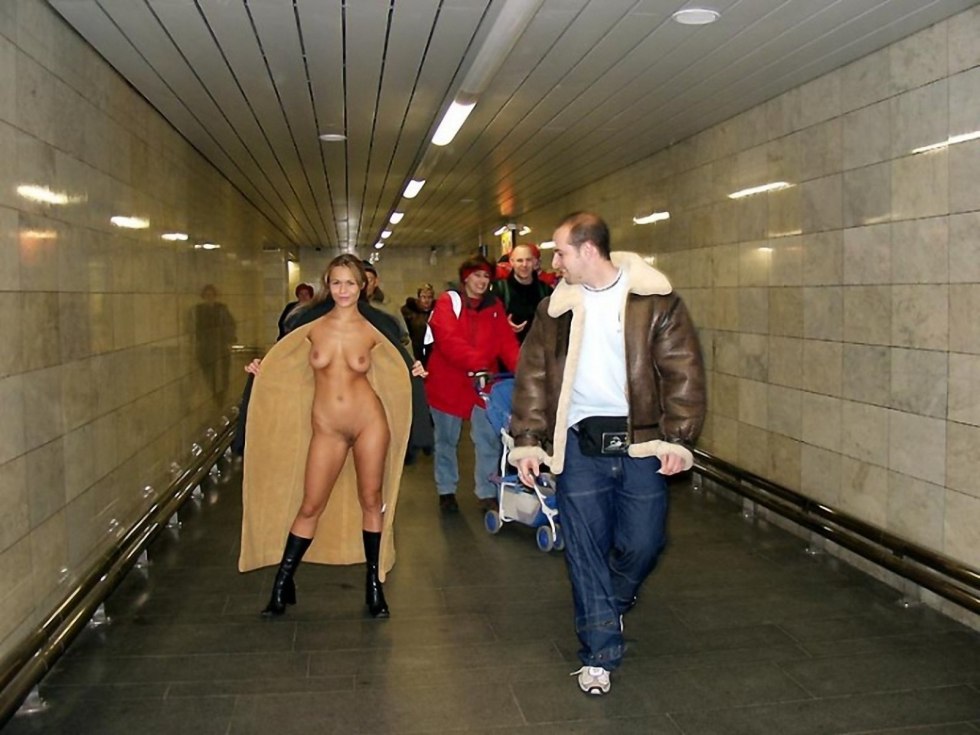 The girl undressed in the subway