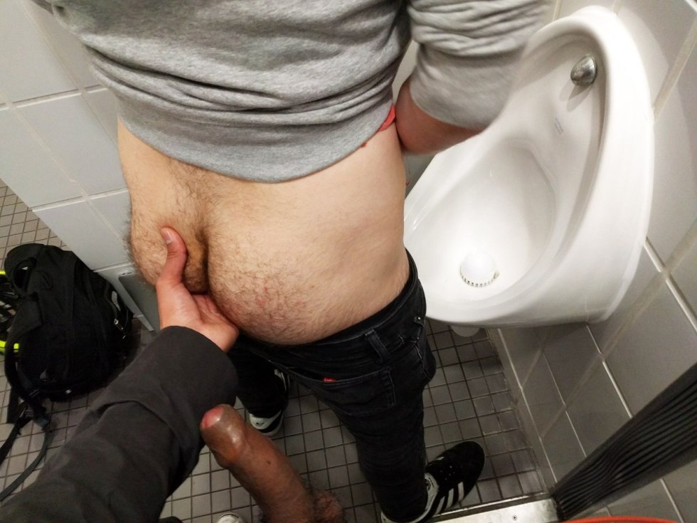 Male pissing hidden camera