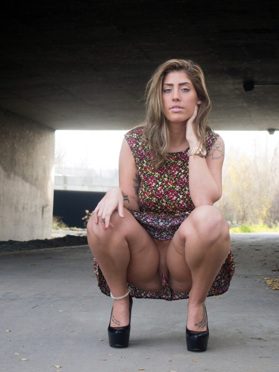 Ka squat without panties