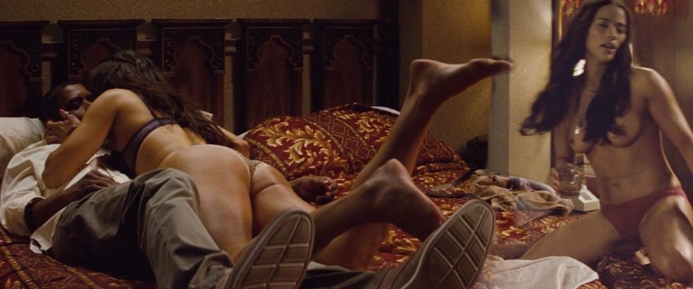 Paula Patton Naked in the film 2 trunks