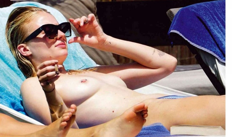 Sophie Turner Naked Tits