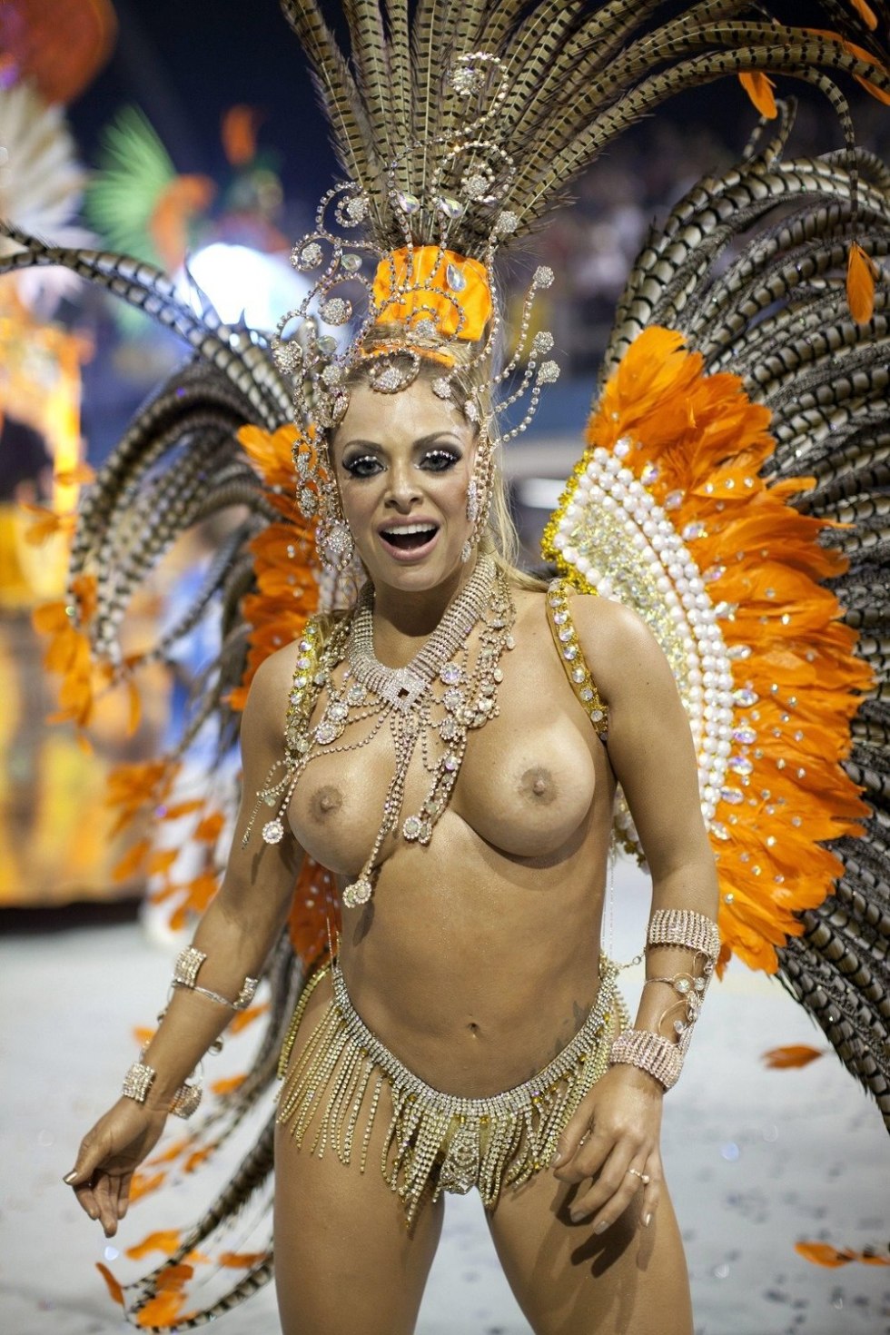 NAKED Vivian Castro. Carnival