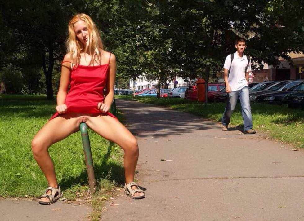 Girls walk without panties