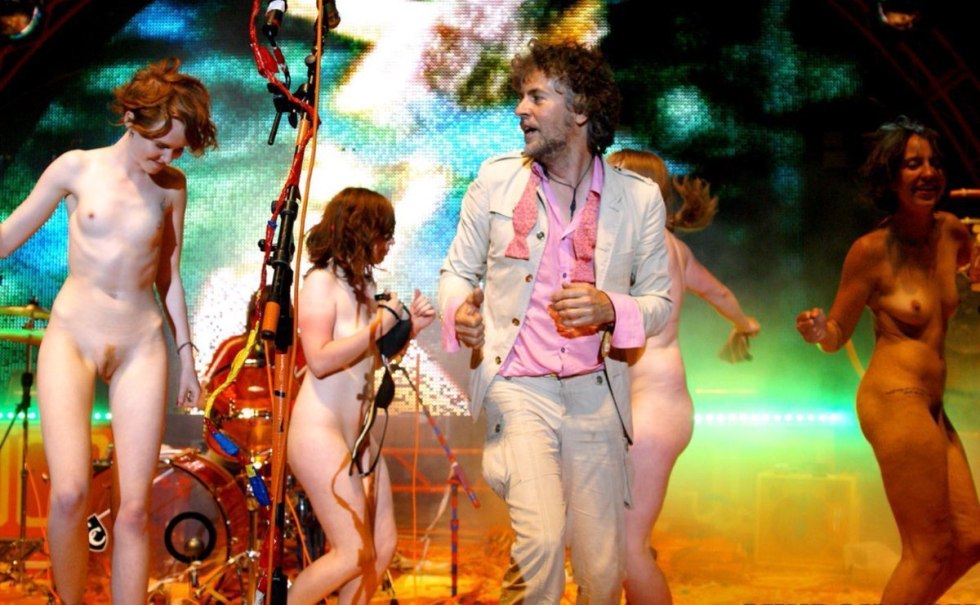 Exposure of actresses on stage