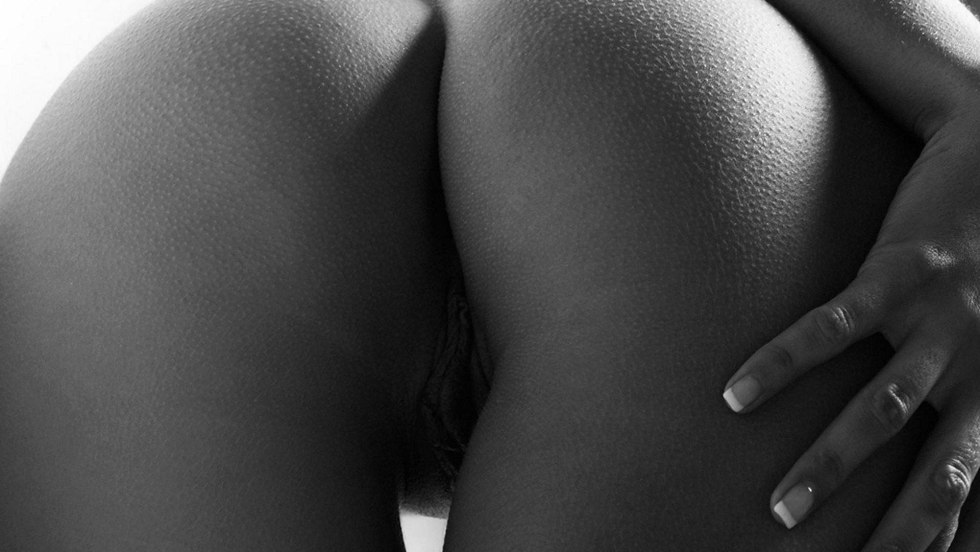 Beautiful naked butt in goosebumps