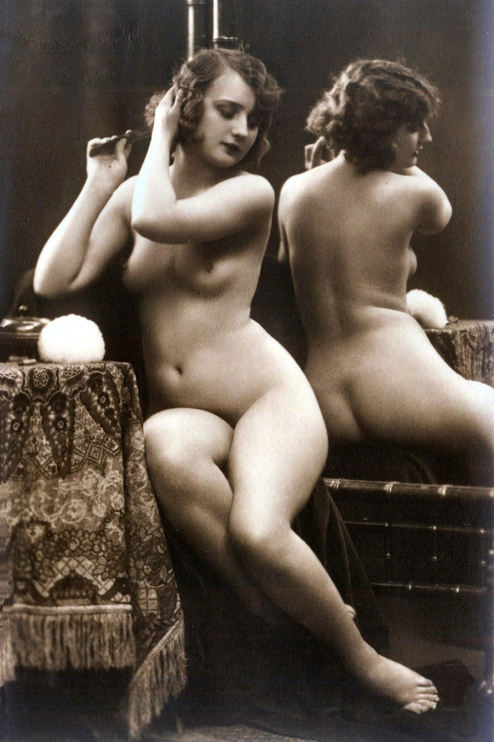 Beautiful naked women retro