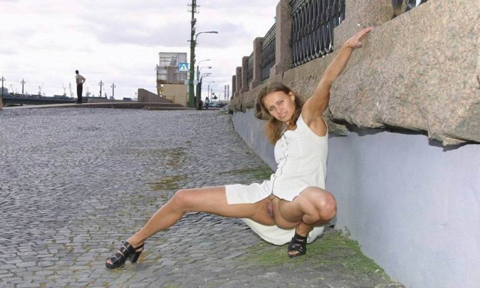 Girls without panties bridge