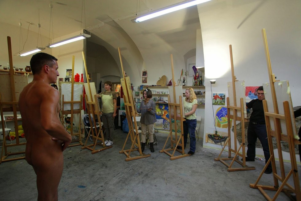 A naked man poses artists