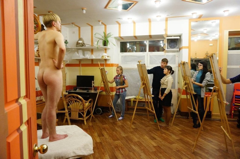 Naked Navigans in Art Studios