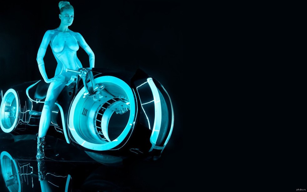 Throne Heritage Naked Women