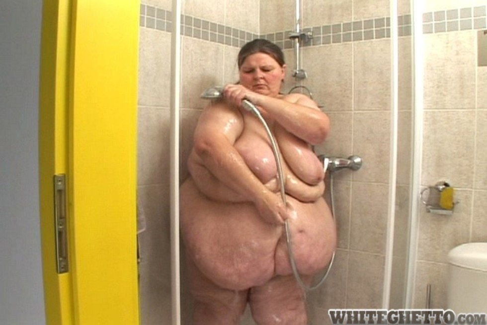 Fat naked women in the shower