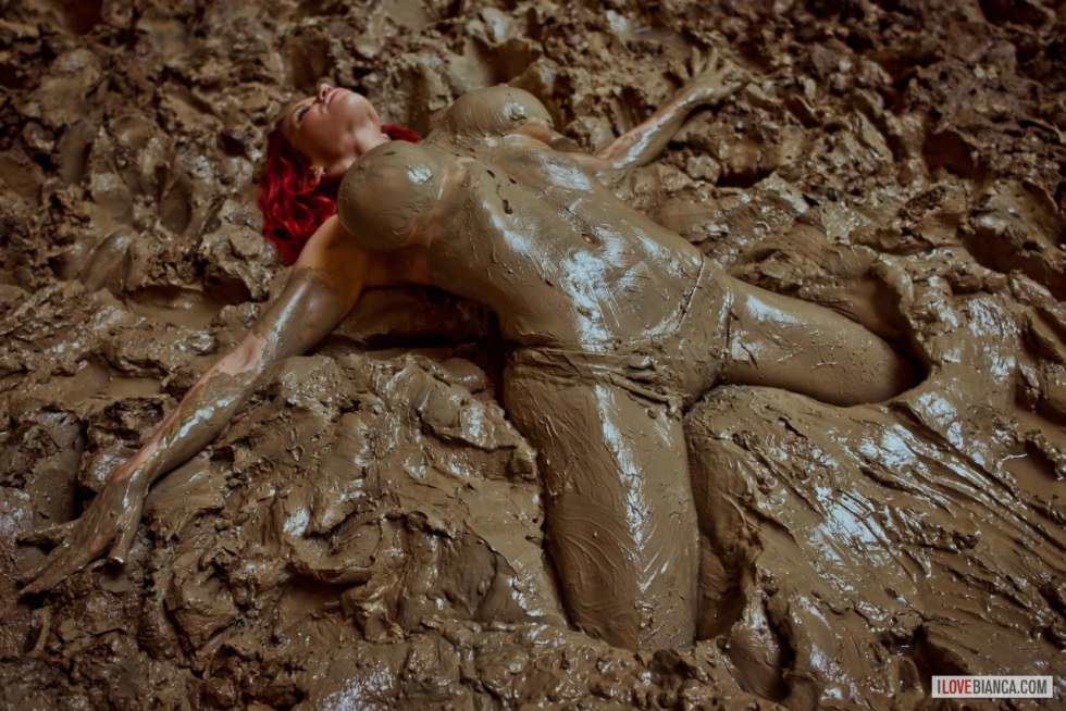 Hentai girl bathes in mud