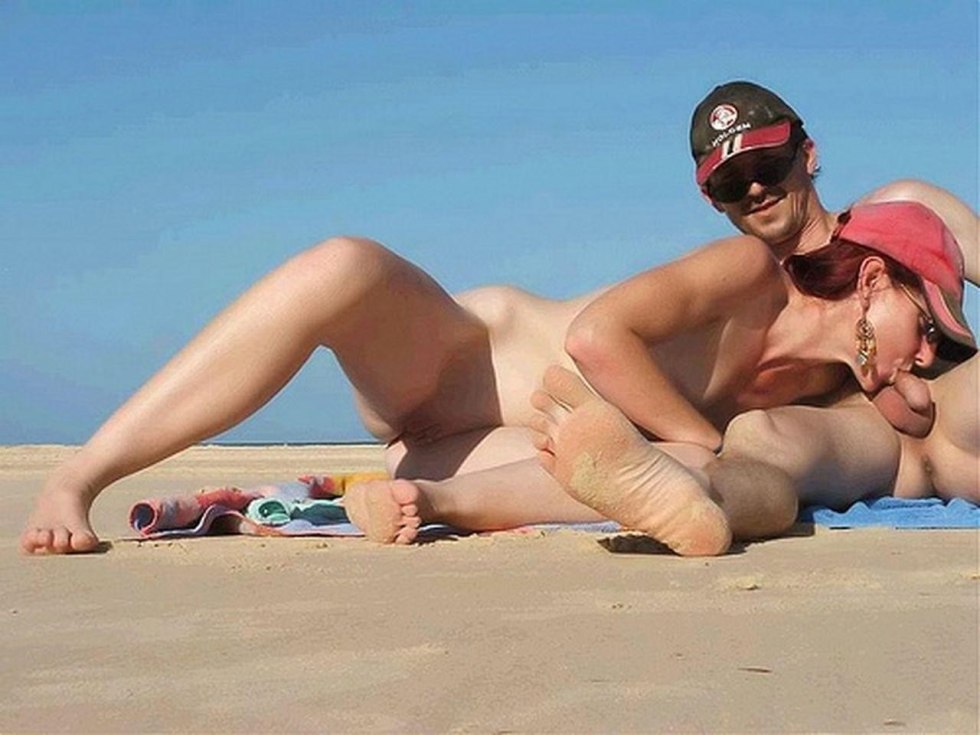 Erotic moments on the beach