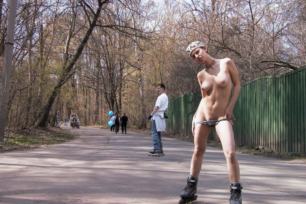 Girls undress in parks