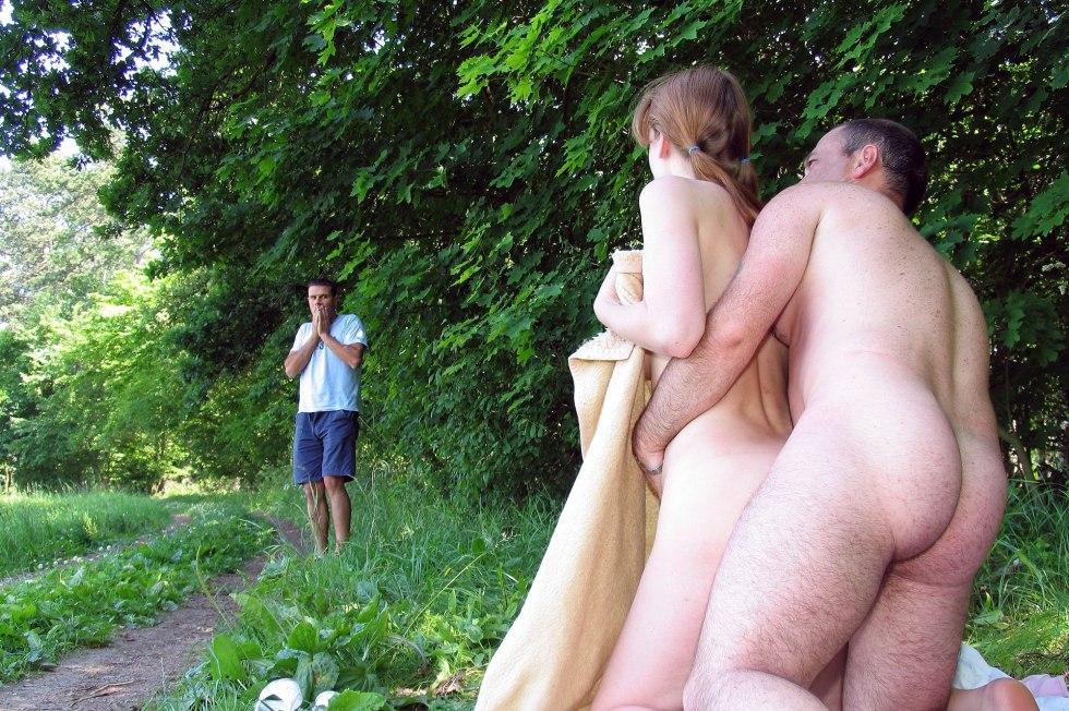 Exhibitionists in nature