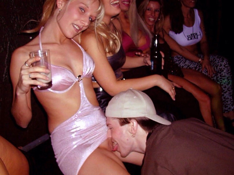 Cunnilingus at a party party