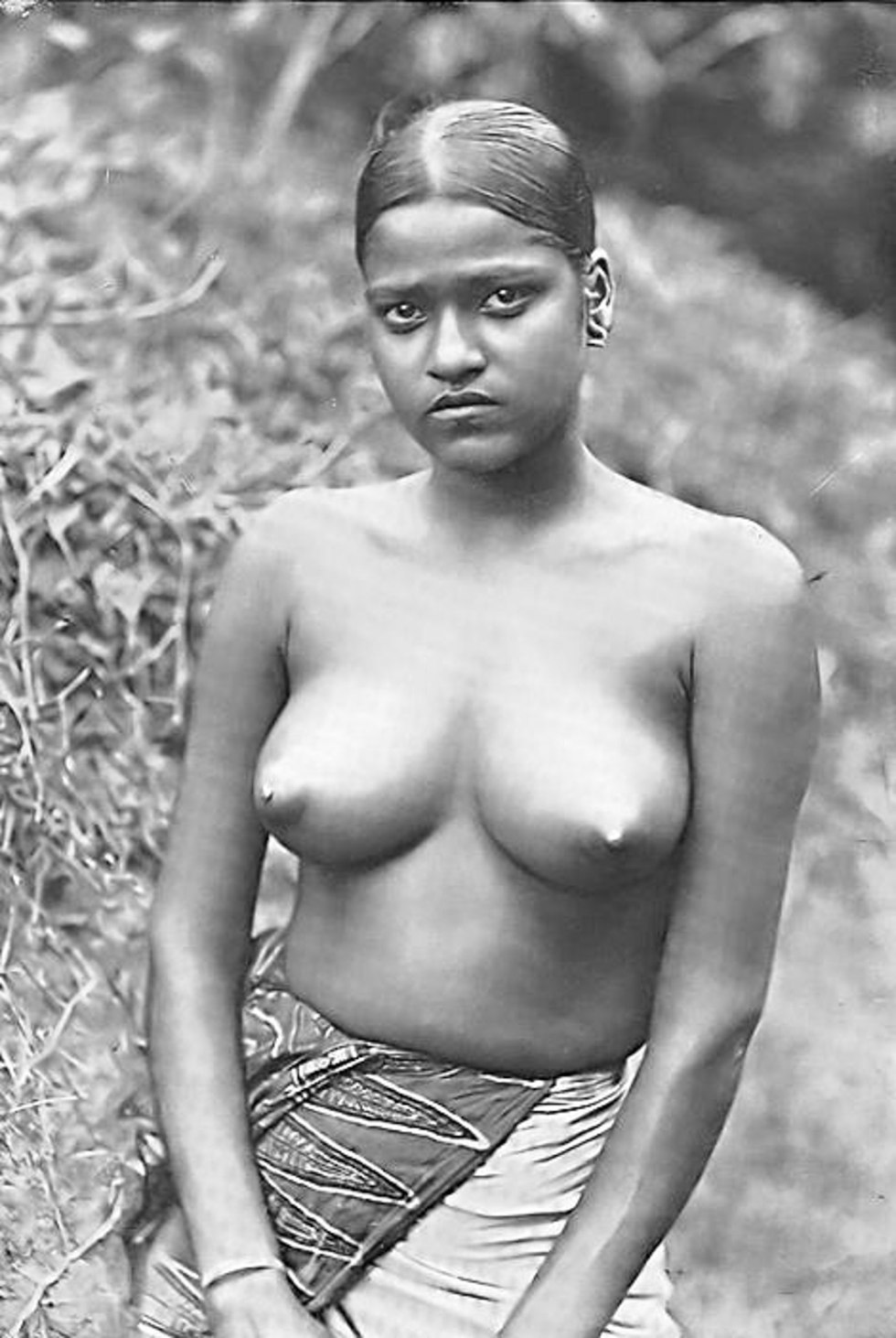 Naked retro African women