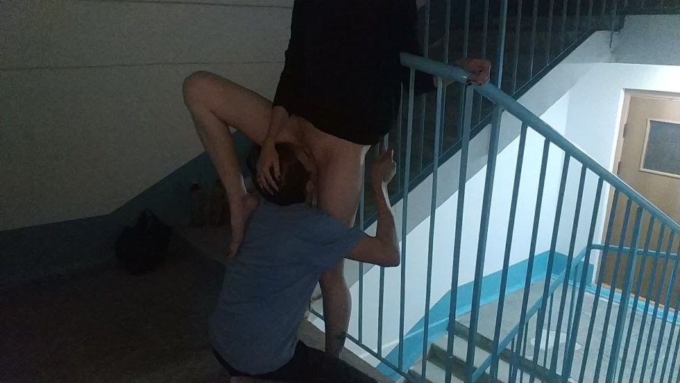 Licking pussy in the entrance