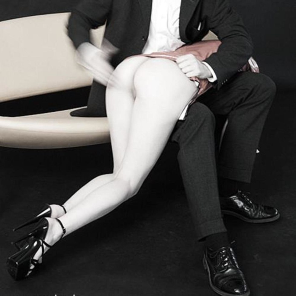 The guy flopes the girl in the ass