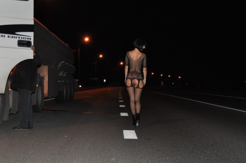Naked shoulder on the highway