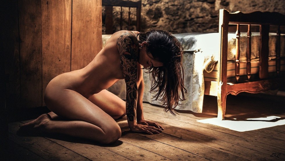 Erotic photo shoot on the floor